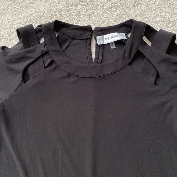 Jones Studio black mini cold shoulder top. - Picture 8 of 10